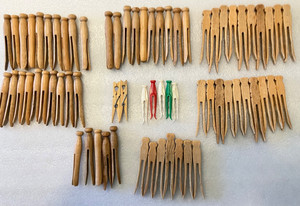 Vtg 69 PRIMITIVE Old FLAT / ROUND head Wood ClothesPins Nice Patina Farm Laundry