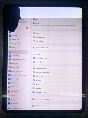 Apple iPad Pro M4 13inch - 256GB, Wi-Fi -Space Black- LCD Cracked