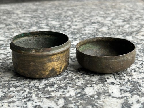 RARE OLD VINTAGE HANDMADE RICH PATINA PRIMITIVE BRASS SMALL BOWL 2 PEICE - Picture 13 of 14