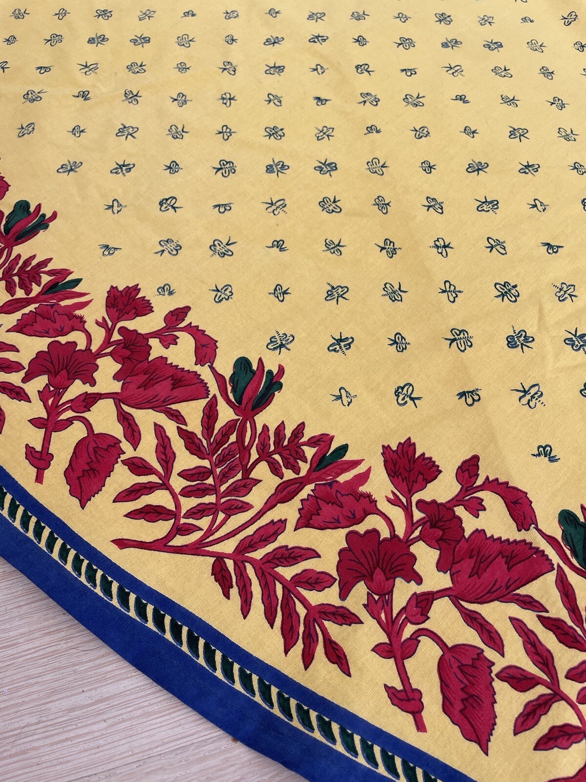 William Sonoma Tablecloth 90” Round Provençal Yellow Floral Provence eBay