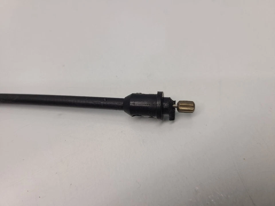 Ford Focus 2015 (1,0 L/MT/sedán) capó delantero pestillo  Foto 4 de 4