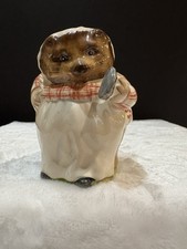 BESWICK F. WARNE CO. BEATRIX POTTER S MRS TIGGY WINKLE 1948 IRON BONNET