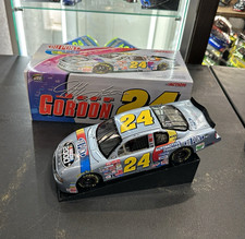 Action Racing Collectables Jeff Gordon 24 DuPont 2000 Chevy Monte Carlo 1:24