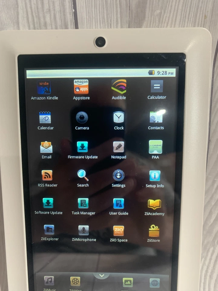 Creative Labs Ziio Android Tablet 8GB with Case Stylus and USB Lead Bundle - Image 2 of 4