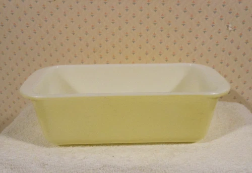 Vintage Pyrex #213 Yellow 1.5 Quart Loaf Bread Pan Ovenware Made in USA