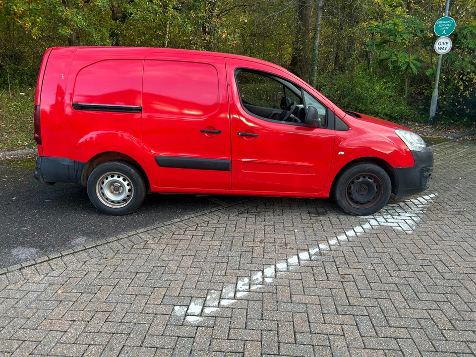 Peugeot Partner 1.6 HDi 750 SE L2 Panel Van – 2015 (65) – Ex Royal Mail – Starts - Image 3 of 4