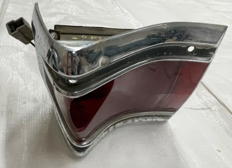 1969 - 1971 年莫帕尾灯普利茅斯愤怒郊区车站货车尾灯一对 — 第 4/4 张图片