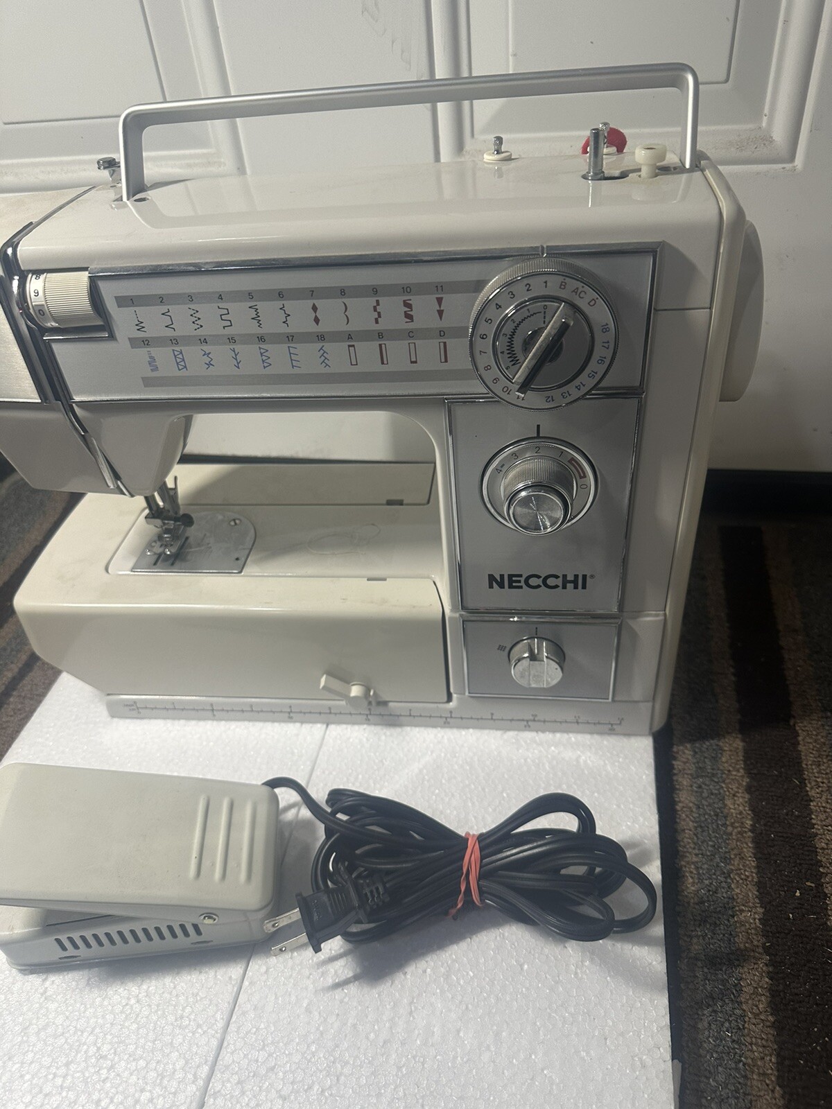 Necchi Model 575FA Sewing Machine Electric with Foot Pedal TESTED Works