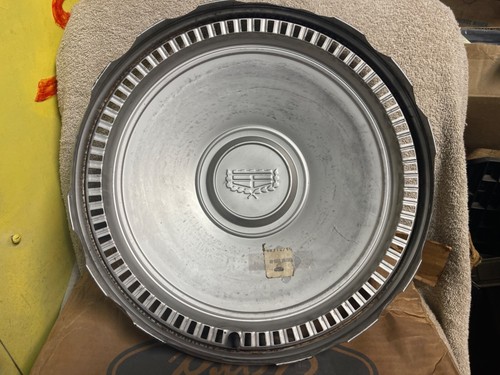 NOS FORD D3MY-1130-J 1973-77 MERCURY COUGAR 15" HUB CAP - Picture 5 of 6