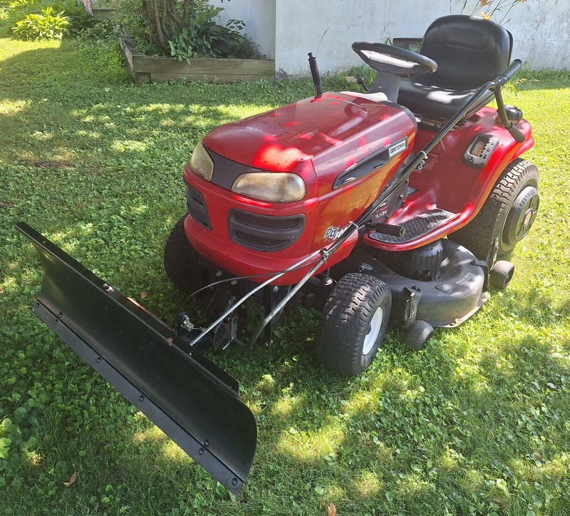 2004 Craftsman DLT3000 Tractor/Mower - 20hp, 6 Speed, 42" Deck/Plow - Runs/Mows