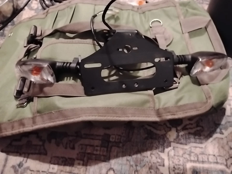 23-24 TRIUMPH STREET TRIPLE 900 INTERMITENTES DELANTEROS IZQUIERDO DERECHO LUCES INDICADORES Foto 2 de 4