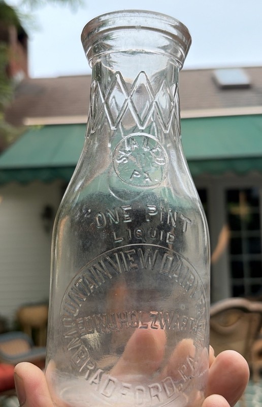 Mountain View Dairy, Bradford, Pa ISP Pint Milk Bottle Holzwarth