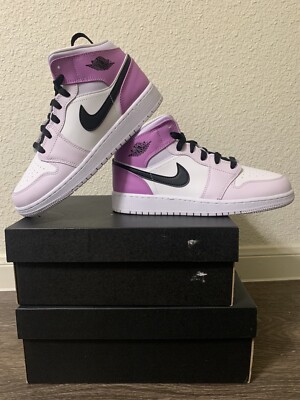 スニーカー Nike Air Jordan 1 Mid cut Barely Grape DQ8423-501 NEW Nike Air Jordan 1 Mid GS White Barely Grape DQ8423-501
