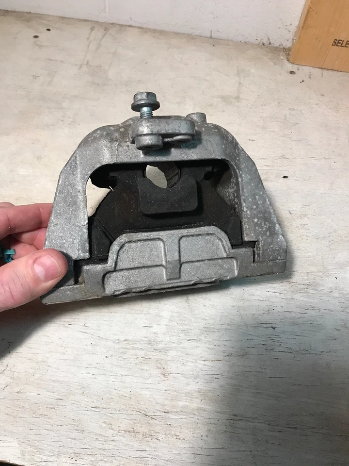 Montaje motor Volkswagen Golf Jetta 1J0199262 Foto 2 de 4