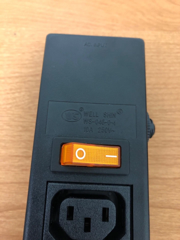 Well Shin WS-045-0-4 IEC Power Strip 10A 250V Board 1 to 4 with Switch - Image 3 of 4