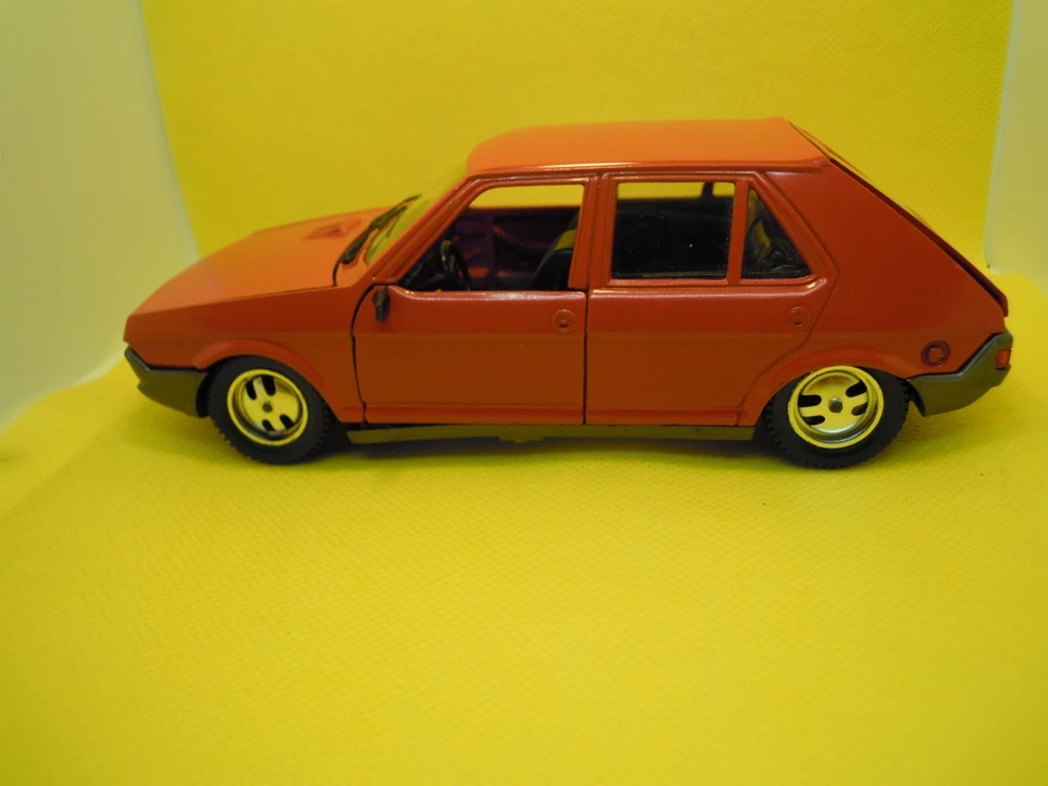 FIAT RITMO 65CL 4 PORTES 1/24 POLISTIL REF S679 - Photo 2/4