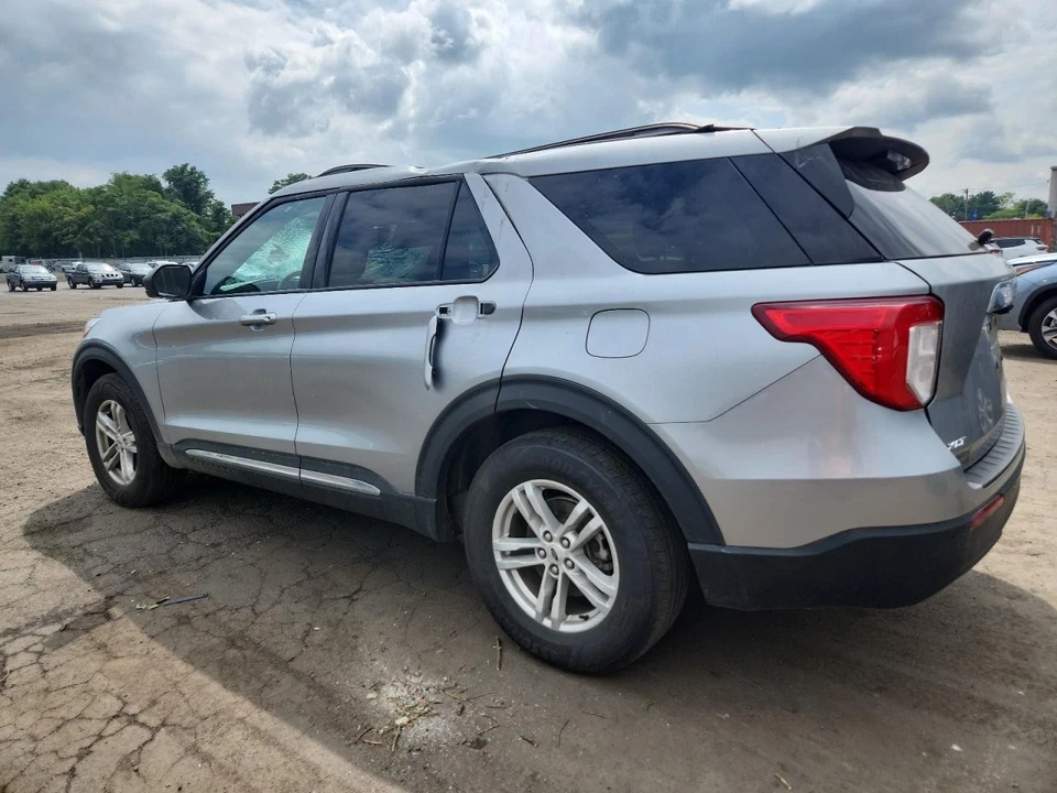 Used Rear Left Door Assembly Rear Side fits: 2022 Ford Explorer privacy tint gla - Image 2 of 4