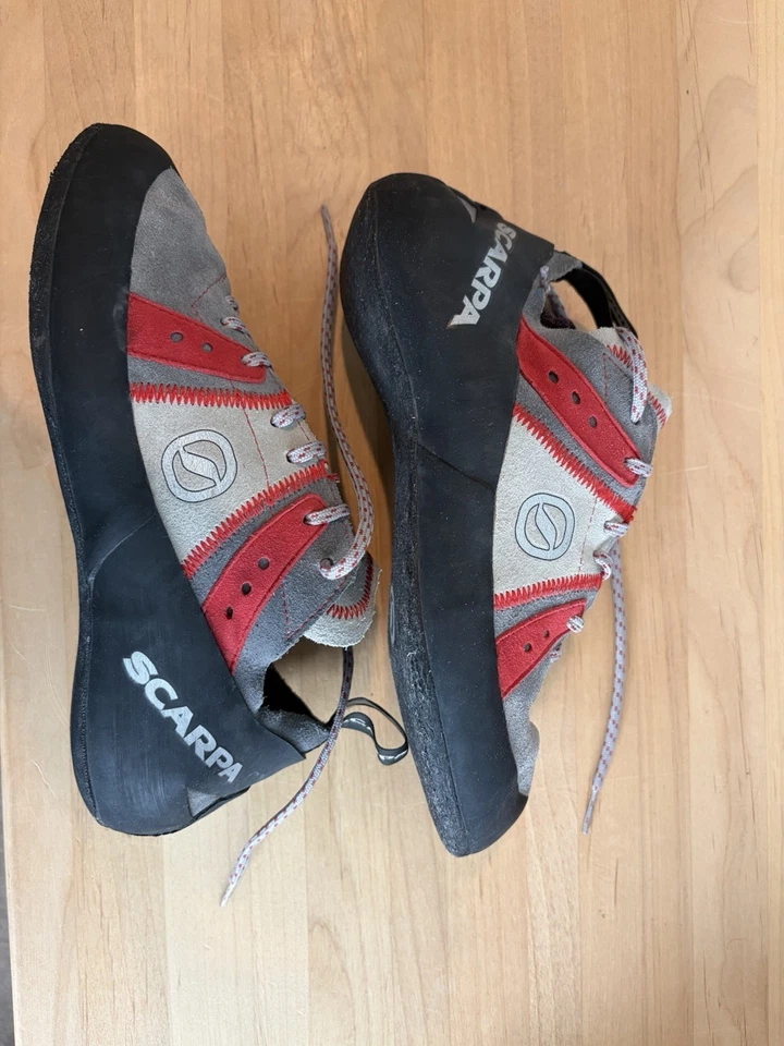Scarpa Instinct Climbing Shoes Size 41.5. Lightly Used. Good Condition. - Imagem 4 de 4