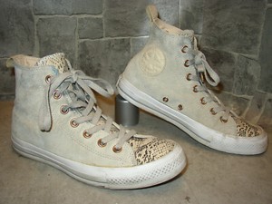 chucks beige