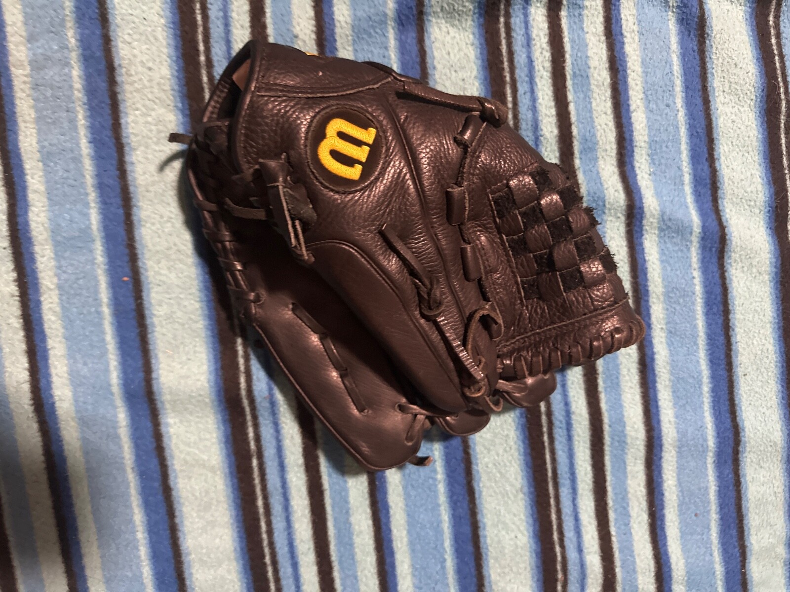 wilson a500 baseball glove 12 good condition black&nbsp;