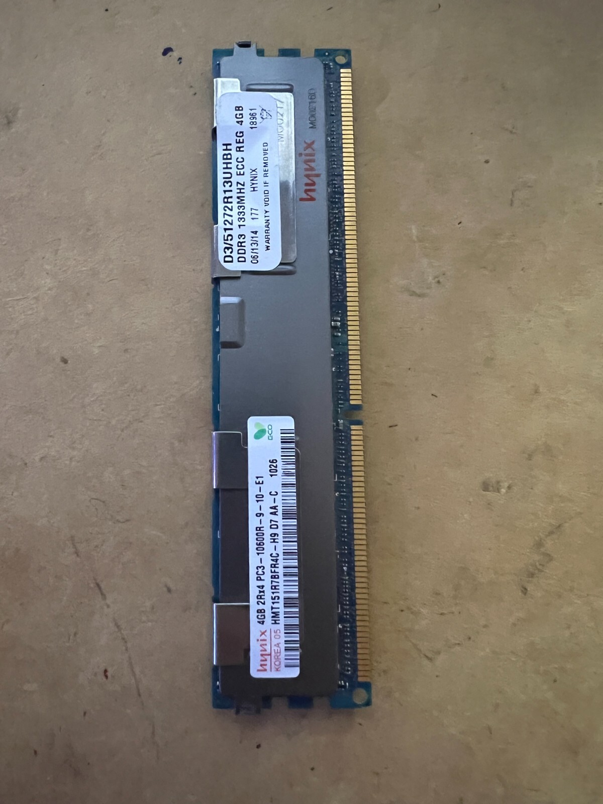 Barrette Mémoire SK Hynix 8 Go DDR3-1333 ECC Registered - Modèle HMT31GR7EFR4C-H9, D'occasion Mais Fonctionnelle. Pour Serveur Ou Station De Travail.
