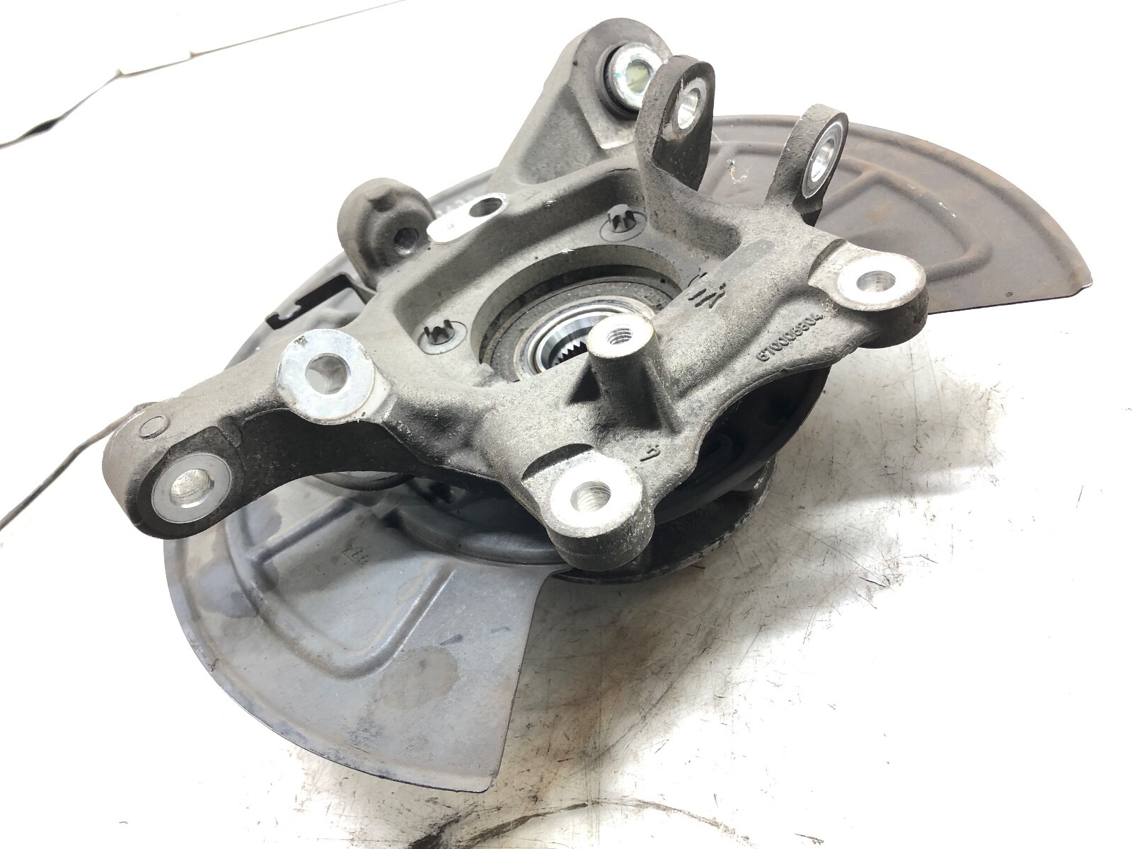 2014-2020 MASERATI QUATTROPORTE AWD LEFT DRIVER REAR SPINDLE KNUCKLE HUB OEM.