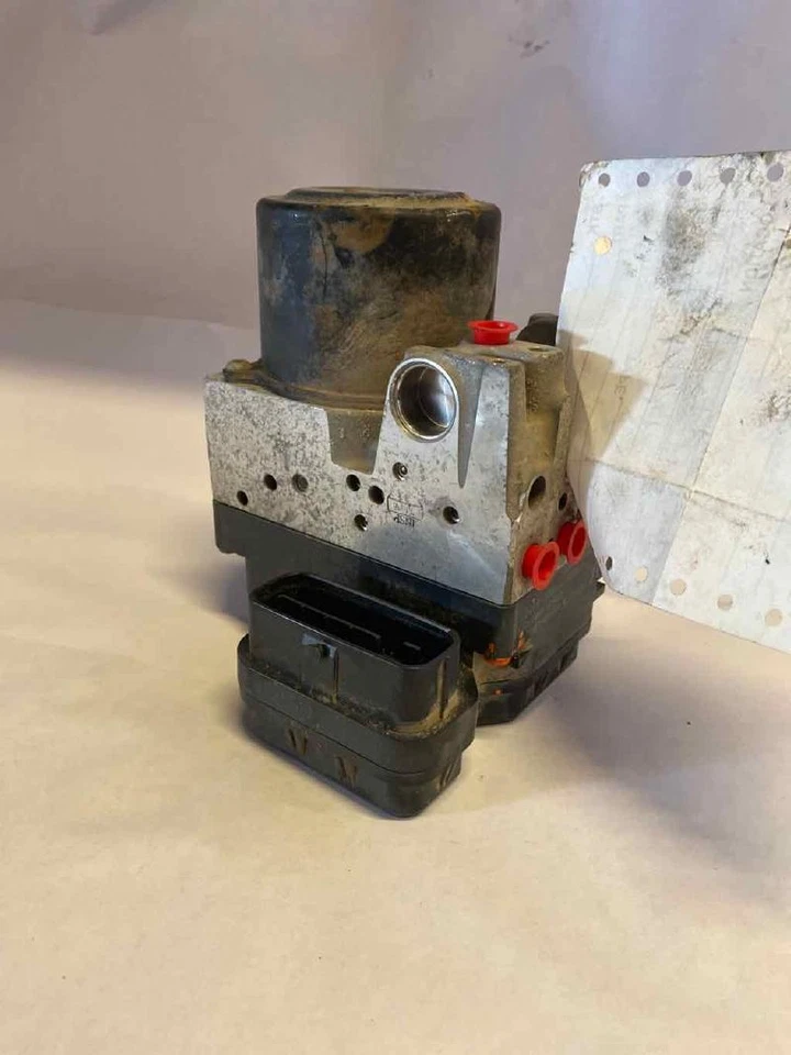 Bomba actuadora de freno antibloqueo ABS Toyota Sienna 2009-2010 OEM  Foto 3 de 4