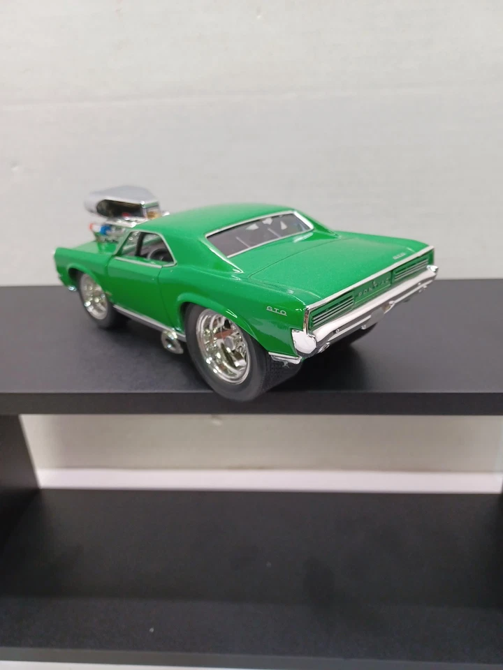 MUSCLE MACHINES 1:24, 1966 PONTIAC GTO Lime Green DIE-CAST- NO BOX B1 - Image 2 of 4
