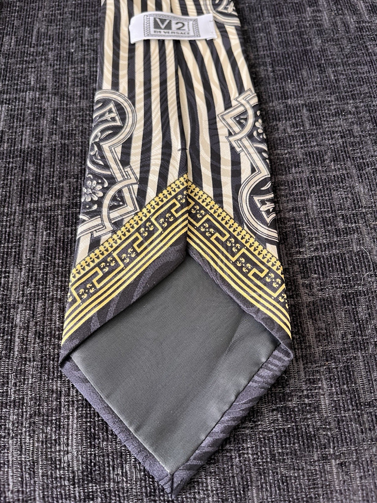 Versace V2 Medallion Greek  Key Black/Gold Stargate Silk Vintage Tie -SUPER RARE image 10