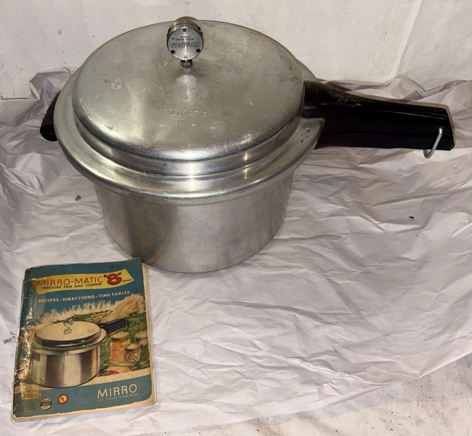 VTG MIRRO-MATIC "8" QUART 398M PRESSURE COOKER w/ RECIPIE MANUAL & JIGGLER