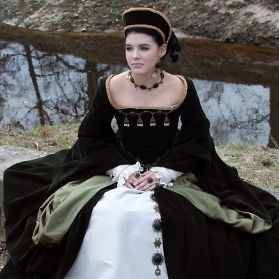 Tudor Gown in Velvet Renaissance costume dress women Plus sizes