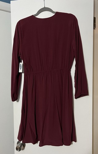 Old Navy LS burgundisches Kleid mit Kunsthalstuch A-Linie vorne Gr. M neu mit Etikett - Bild 5 von 8
