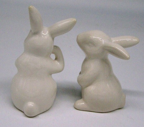 EXCLUSIVE PAIR OF EASTER BUNNY RABBITS WHITE CERAMIC PORCELAIN FIGURINES -SEALED - Imagen 2 de 4