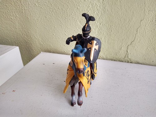 Retired 2003 Schleich World of Knights-Jousting Tournament- Black Knight-Horse - Picture 7 of 9