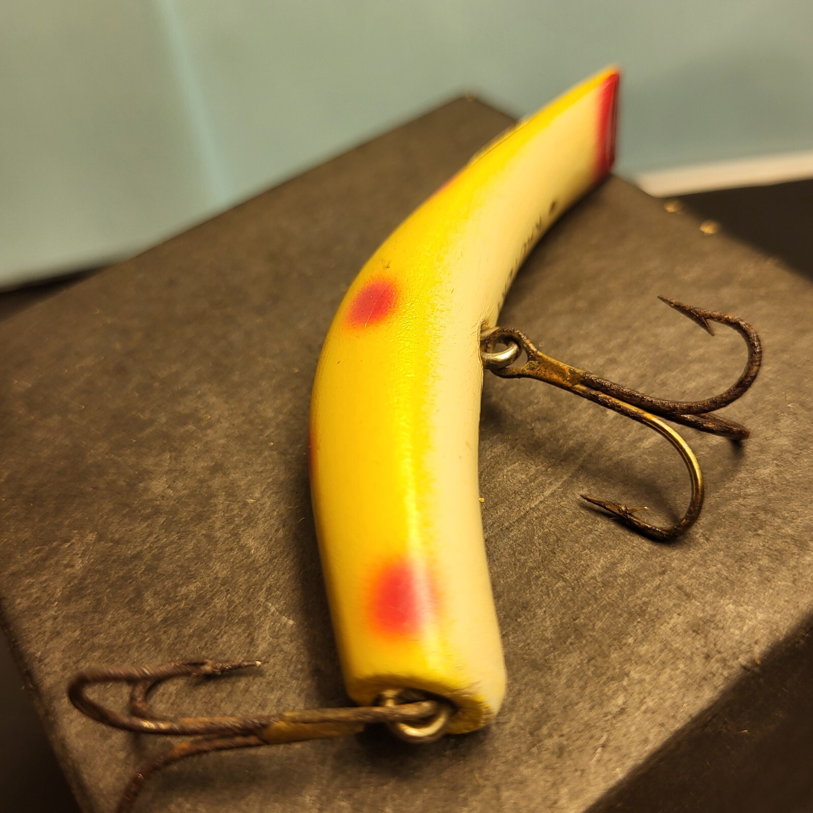 Lazy Ike KL-35 Wood Lure Box w/ Paper Made Fort Dodge,Iowa USA VTG $1.25 Sticker