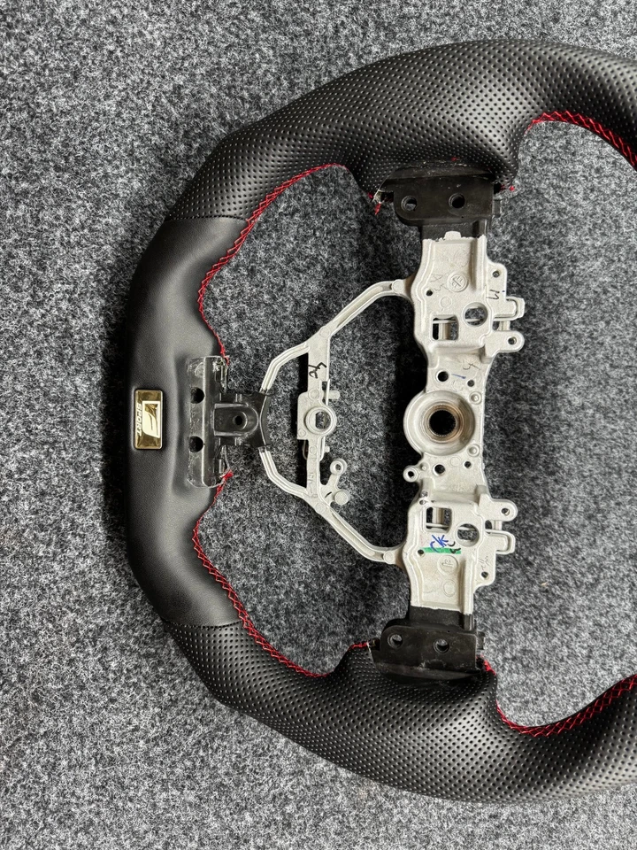 VOLANTE DE FIBRA DE CARBONO HEAT LEXUS PARA ISF IS200/250/300/350/200T/500 14-23 Foto 2 de 4