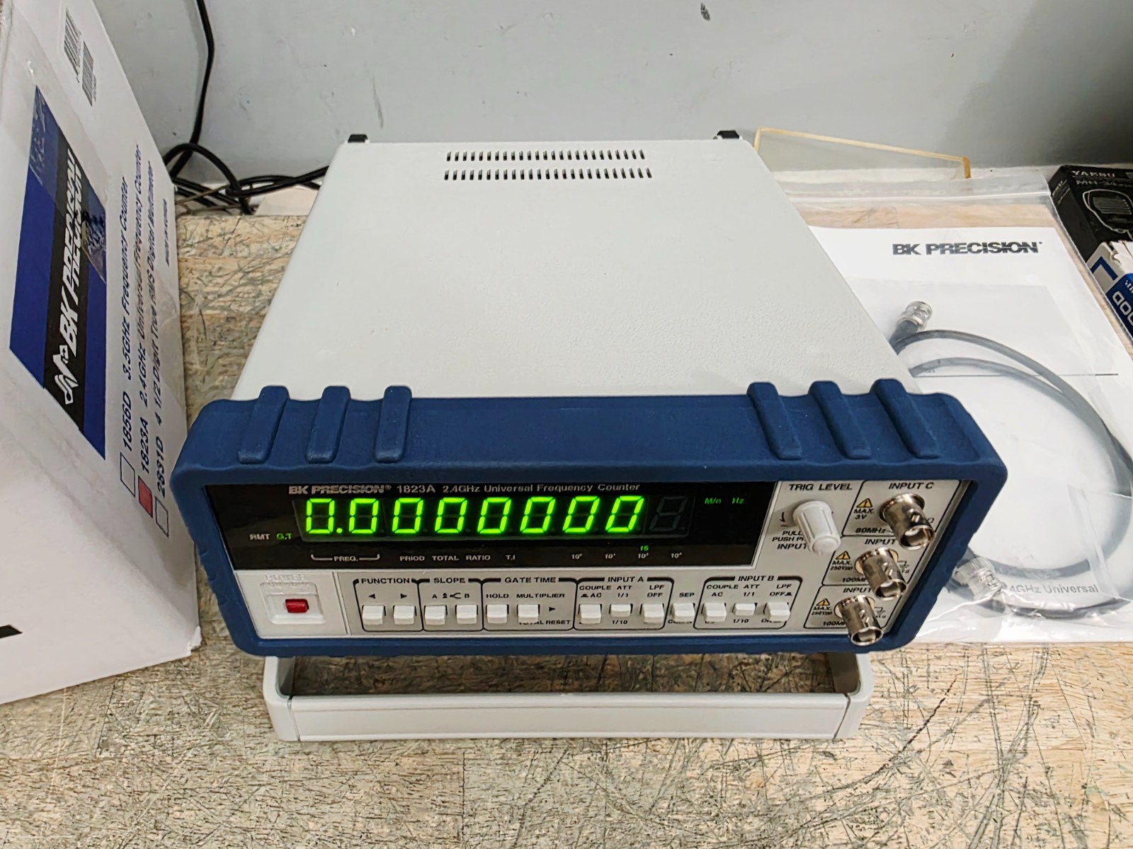 B&K Precision 1823A 2.4GHz Frequency Counter C MY OTHER HAM RADIO GEAR iCOM BK