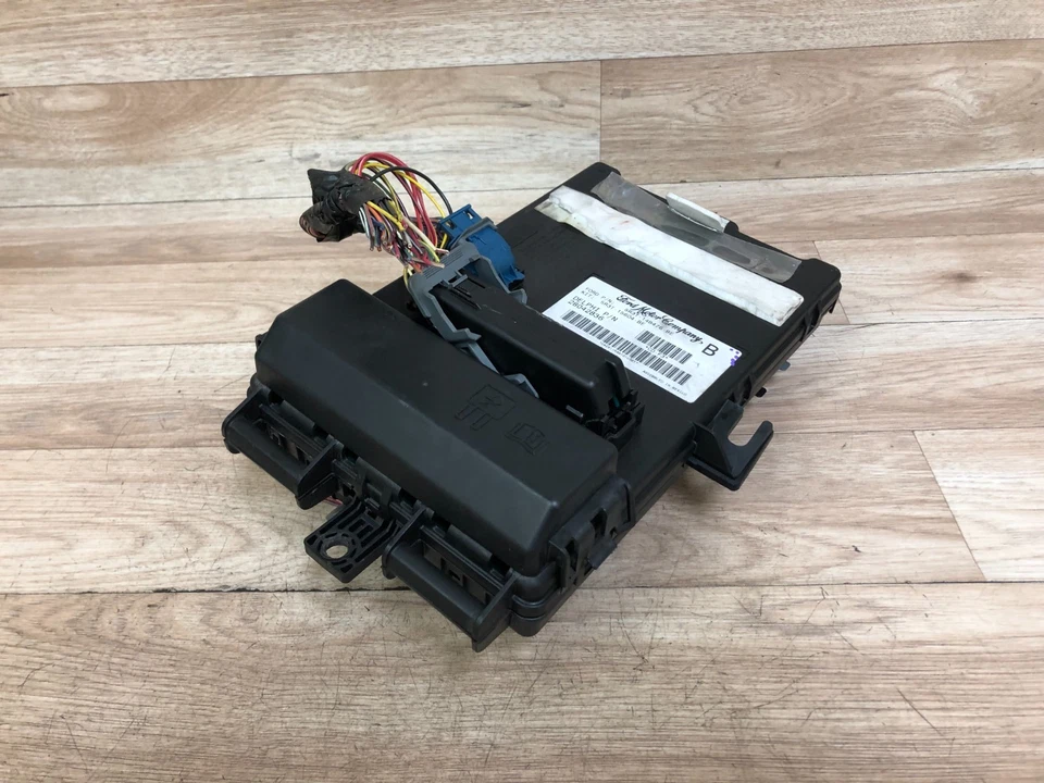 MÓDULO DE CONTROL DE CARROCERÍA DELANTERA FORD MUSTANG OEM BCM SAM CAJA DE FUSIBLES BLOQUE 05-06 3 Foto 3 de 4