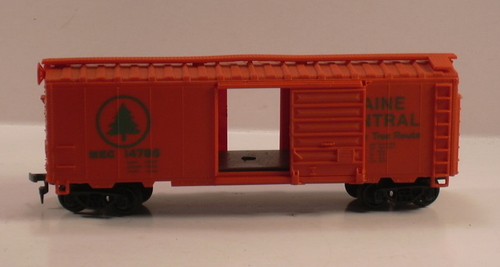 Model Power HO Maine Central Railroad Sliding Door Boxcar #9007 | Condition: Used
