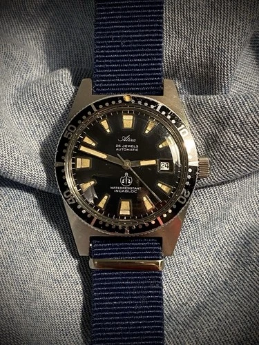 Atira Skin Diver Vintage