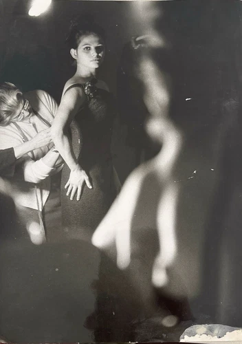 SAINT LAURENT (YSL) Abito Claudia Cardinale aderente per Yves Saint Laurent rara foto stampa