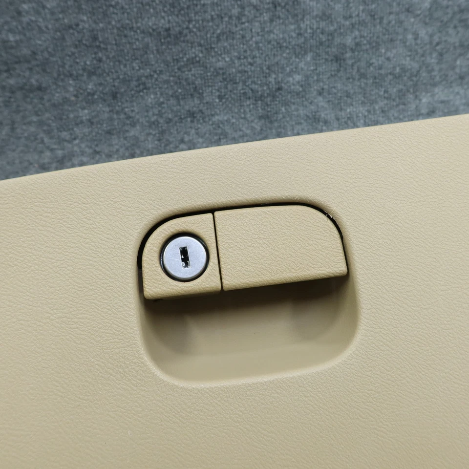 2005-10 Honda Odyssey Glove Box Lower Door Beige Lock Handle 77501-SHJ-A0-21 OEM Foto 2 de 4