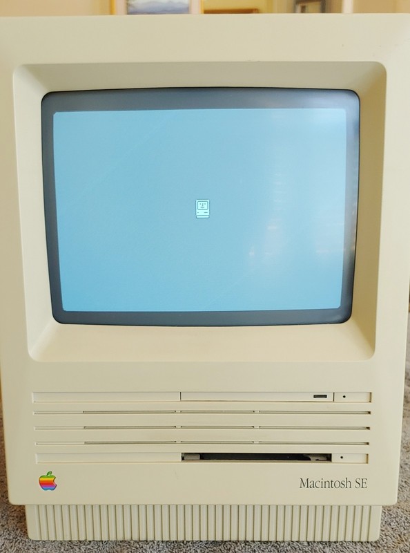 ESTATE Vintage Apple Macintosh SE Computer Classic M5011 Powers On 1-OWNR CLEAN!