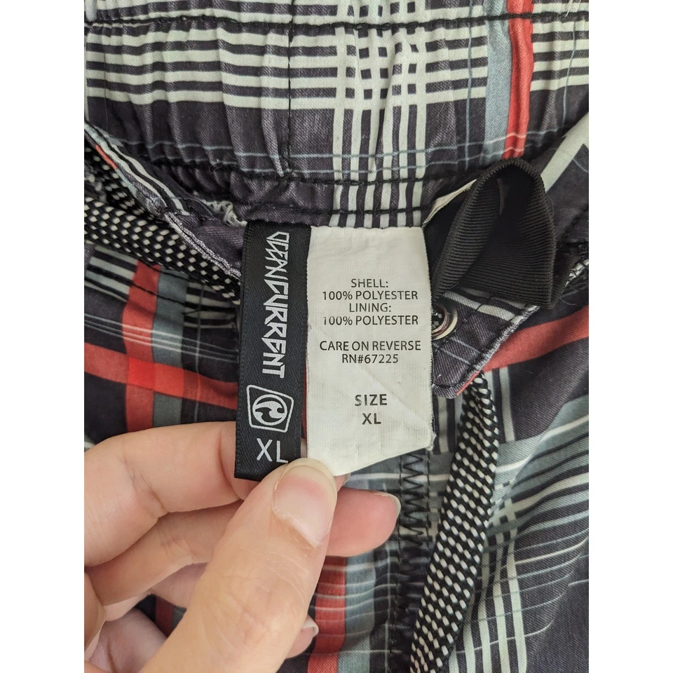 Pantalones cortos ligeros Ocean Current para hombre rojos negros a cuadros talla XL Foto 3 de 4