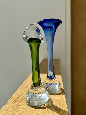 Zwei schwedische Glasheber in Kanzelvasen von Aseda Controlled Bubble (Bullicante)