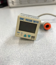 SMC ZSE4-T1-65 Digital Pressure Switch 12~24vdc