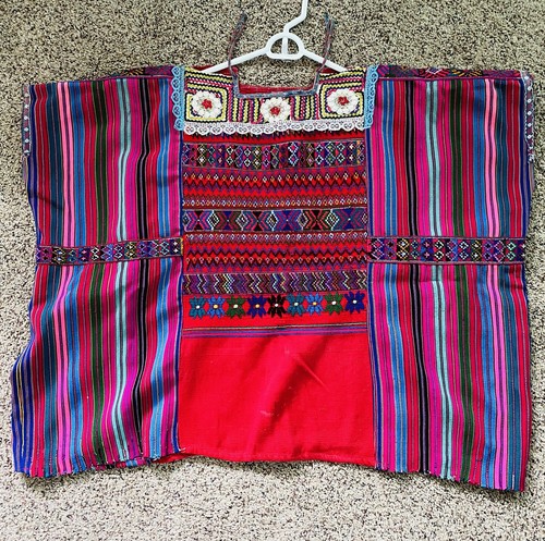 Vintage poncho huipil guatémaltèque en coton tissé à la main, haut