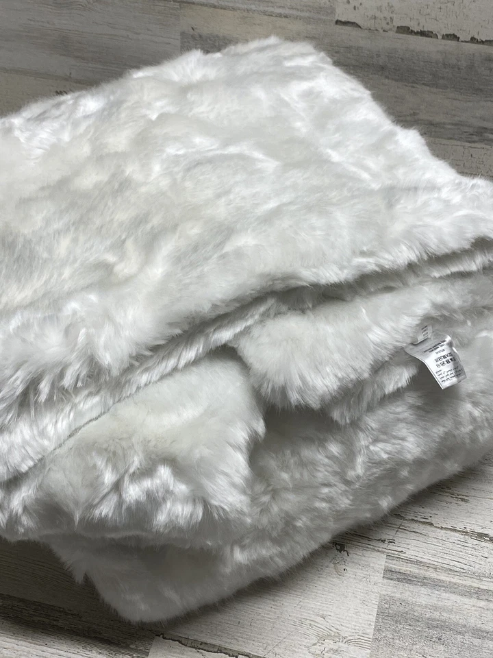 Tiro de piel sintética Hotel Collection 50" x 70" blanco Foto 3 de 4