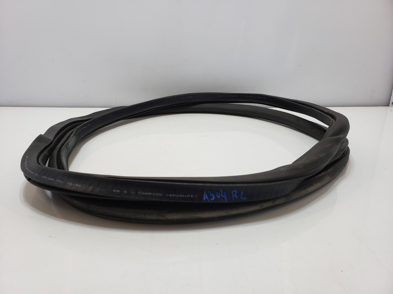✅ 2010-2014 OEM Rolls Royce Ghost RR4 Rear Left Driver Side Door Weather Strip
