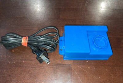 Life Like Trains Hobby Transformer Model 390-J Blue HO 16 VDC Transformer E34